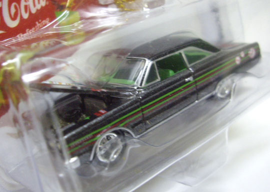 画像: LIMITED EDITION -COCA-COLA 2005 HOLIDAY AUTOMENTS  【1967 PLYMOUTH GTX HARDTOP】　MET.BLACK (with GRIPCLIP)