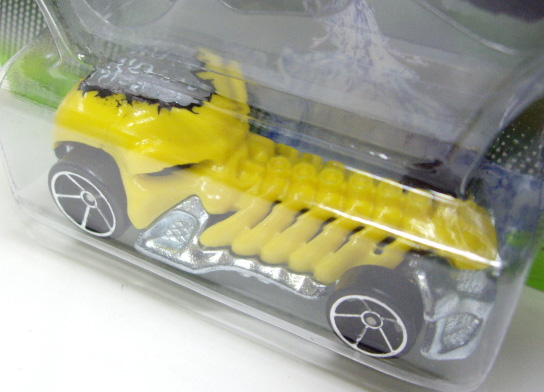 画像: 2011 COLOR SHIFTERS CREATURES HALLOWEEN COLORING KIT 【SKULL CRUSHER】 YELLOW/O5  with SPIDER