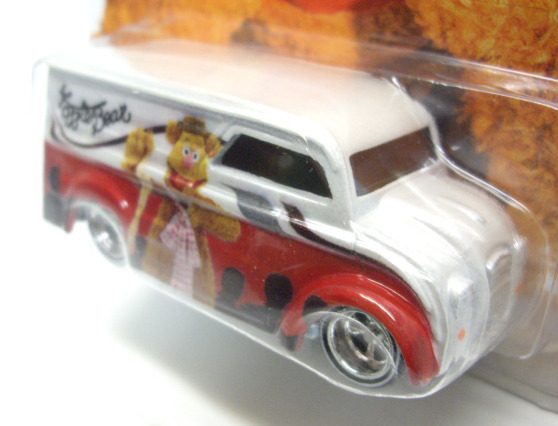 画像: 2013 POP CULTURE - THE MUPPETS 【DAIRY DELIVERY】 WHITE-RED/RR (FOZZIE BEAR)