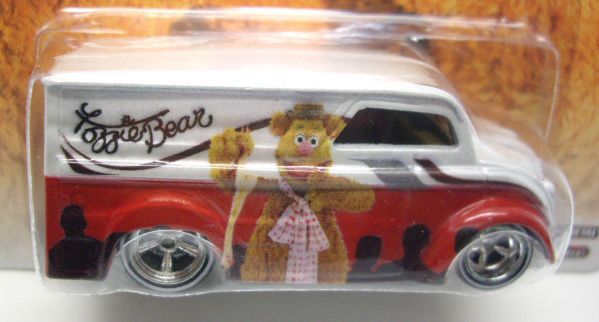 画像: 2013 POP CULTURE - THE MUPPETS 【DAIRY DELIVERY】 WHITE-RED/RR (FOZZIE BEAR)