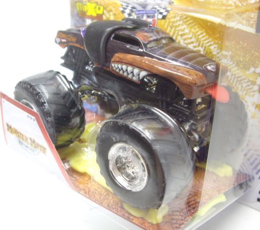 画像: 2013 MONSTER JAM included CRUCHABLE CAR! 【MONSTER MUTT ROTT WEILER】 DK.BROWN