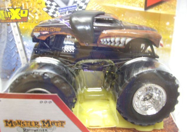 画像: 2013 MONSTER JAM included CRUCHABLE CAR! 【MONSTER MUTT ROTT WEILER】 DK.BROWN