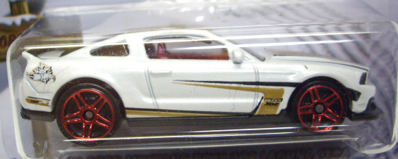 画像: 2013 WALMART EXCLUSIVE HOLIDAY HOT RODS 【'12 FORD MUSTANG BOSS 302 LAGUNA SECA】 WHITE/PR5