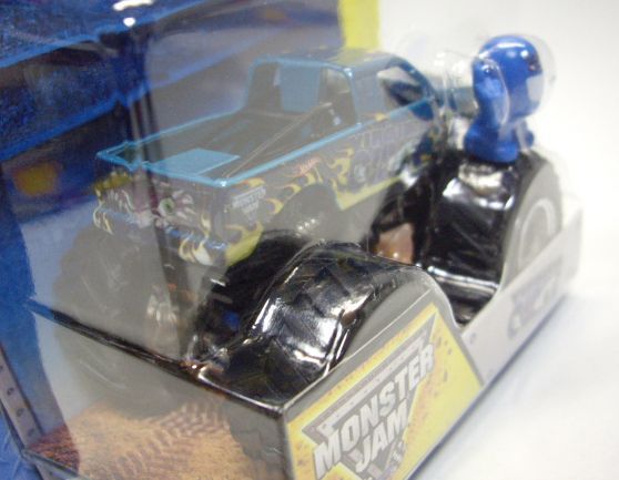 画像: 2014 MONSTER JAM included MONSTER JAM FIGURE! 【VIRGINIA GIANT】 LT.BLUE