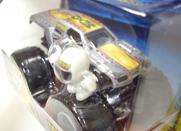 画像: 2014 MONSTER JAM included MONSTER JAM FIGURE! 【MAX-D】 SILVER (2014 NEW LOOK!)