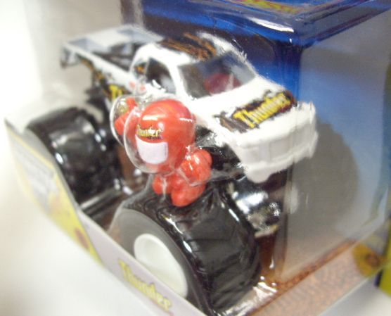 画像: 2014 MONSTER JAM included MONSTER JAM FIGURE! 【THUNDER 4X4】 WHITE (2014 NEW TRUCK!)