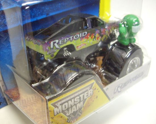 画像: 2014 MONSTER JAM included MONSTER JAM FIGURE! 【REPTOID】 DK.GRAY