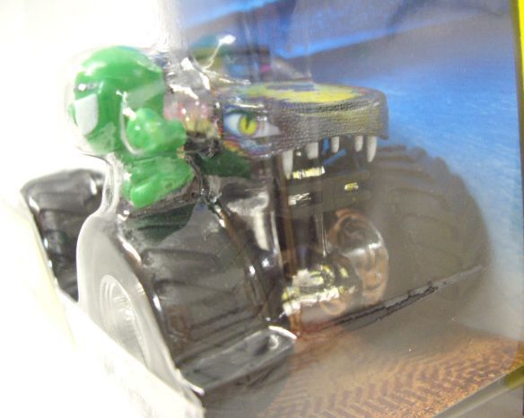 画像: 2014 MONSTER JAM included MONSTER JAM FIGURE! 【REPTOID】 DK.GRAY