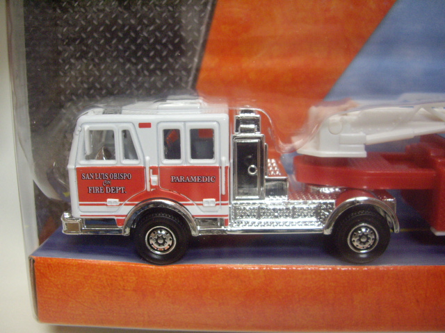 画像: 2015 SUPER CONVOY  【MEGA TON FIRE TRUCK】 WHITE-RED