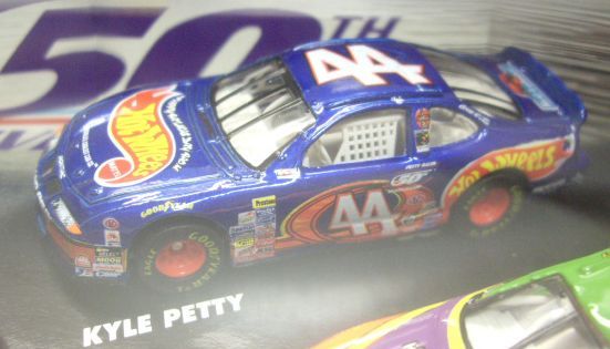 画像: 1999 HOT WHEELS RACING TARGET EXCLUSIVE FATHER'S DAY EDITION S2 【PETTY RACING 50th ANNVERSARY 】　