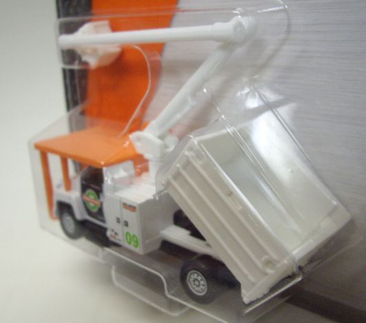 画像: 2016 REAL WORKING RIGS 【GMC C8500 TREE TRIMMING TRUCK】 WHITE