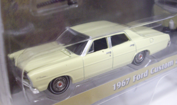 画像: 2016 GREENLIGHT - HITCH & TOW S5 【1967 FORD CUSTOM AND SHASTA AIRFLYTE】 LT.YELLOW/RR