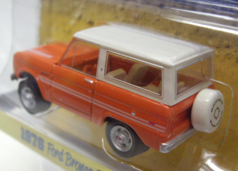 画像: GREENLIGHT COUNTRY ROADS S14 【1976 FORD BRONCO EXPLORER】 ORANGE/RR