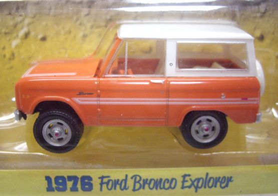 画像: GREENLIGHT COUNTRY ROADS S14 【1976 FORD BRONCO EXPLORER】 ORANGE/RR