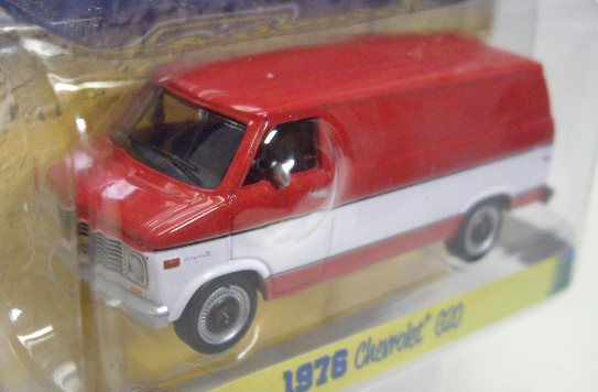 画像: GREENLIGHT COUNTRY ROADS S14 【1976 CHEVROLET G20】 RED-WHITE/RR