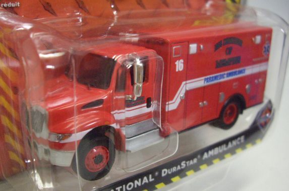 画像: 2016 GREENLIGHT HEAVY DUTY TRUCKS S5 【INTERNATIONAL DURASTAR AMBULANCE】 RED/RR