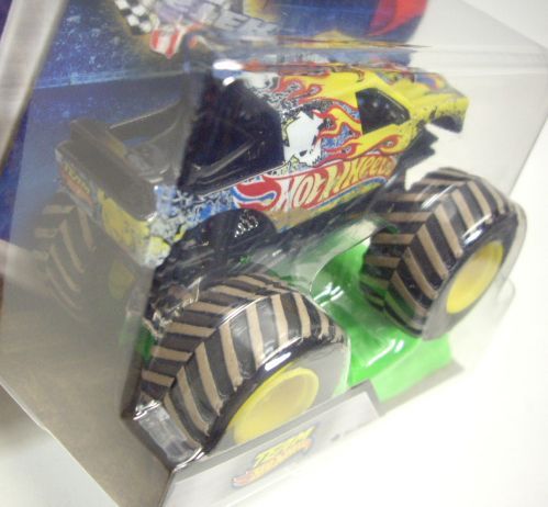 画像: 2016 MONSTER JAM includes STUNT RAMP! 【TEAM HOT WHEELS】 BLACK (MUD TREADS)