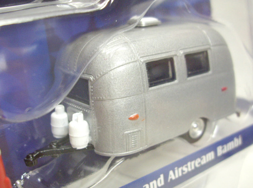 画像: 2016 GREENLIGHT - HITCH & TOW MJ TOYS EXCLUSIVE 【1974 VOLKSWAGEN TYPE 2 BUS AND AIRSTREAM BAMBI】 RED-WHITE/RR