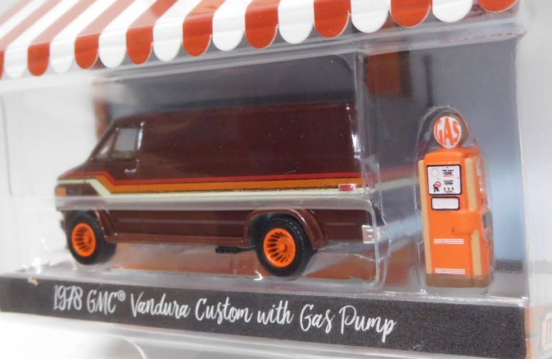 画像: 2018 GREENLIGHT THE HOBBY SHOP S4 【1978 GMC VANDURA CUSTOM with GAS PUMP】 BROWN/RR