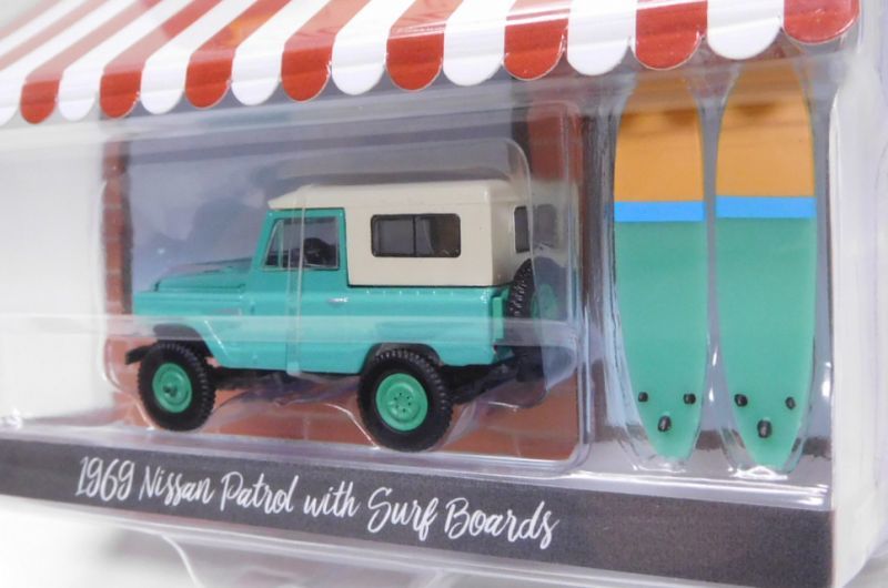 画像: 2019 GREENLIGHT THE HOBBY SHOP S7 【1969 NISSAN PATROL with SURF BOARDS】 PLAE GREEN/RR