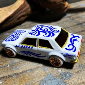 画像: HELLS DEPT 2020 - BOO Pinstriping x JDC13 【"陶器シリーズ" DATSUN BLUEBIRD 510 (カスタム完成品）】WHITE(水流）/RR （送料サービス適用外）