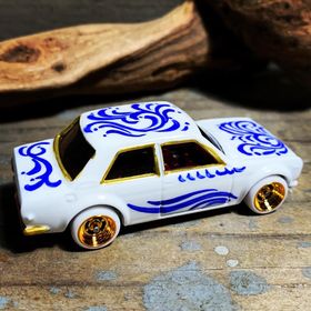 画像: HELLS DEPT 2020 - BOO Pinstriping x JDC13 【"陶器シリーズ" DATSUN BLUEBIRD 510 (カスタム完成品）】WHITE(水流）/RR （送料サービス適用外）