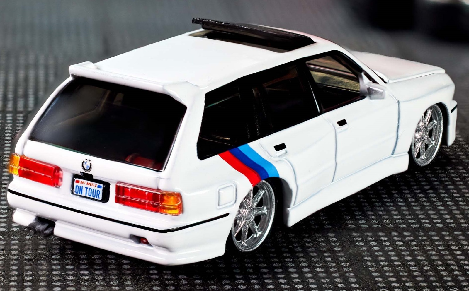 画像: 2024 RLC EXCLUSIVE "ELITE 64" 【1990 BMW 318i TOURING (フード脱着タイプ)】WHITE/RR