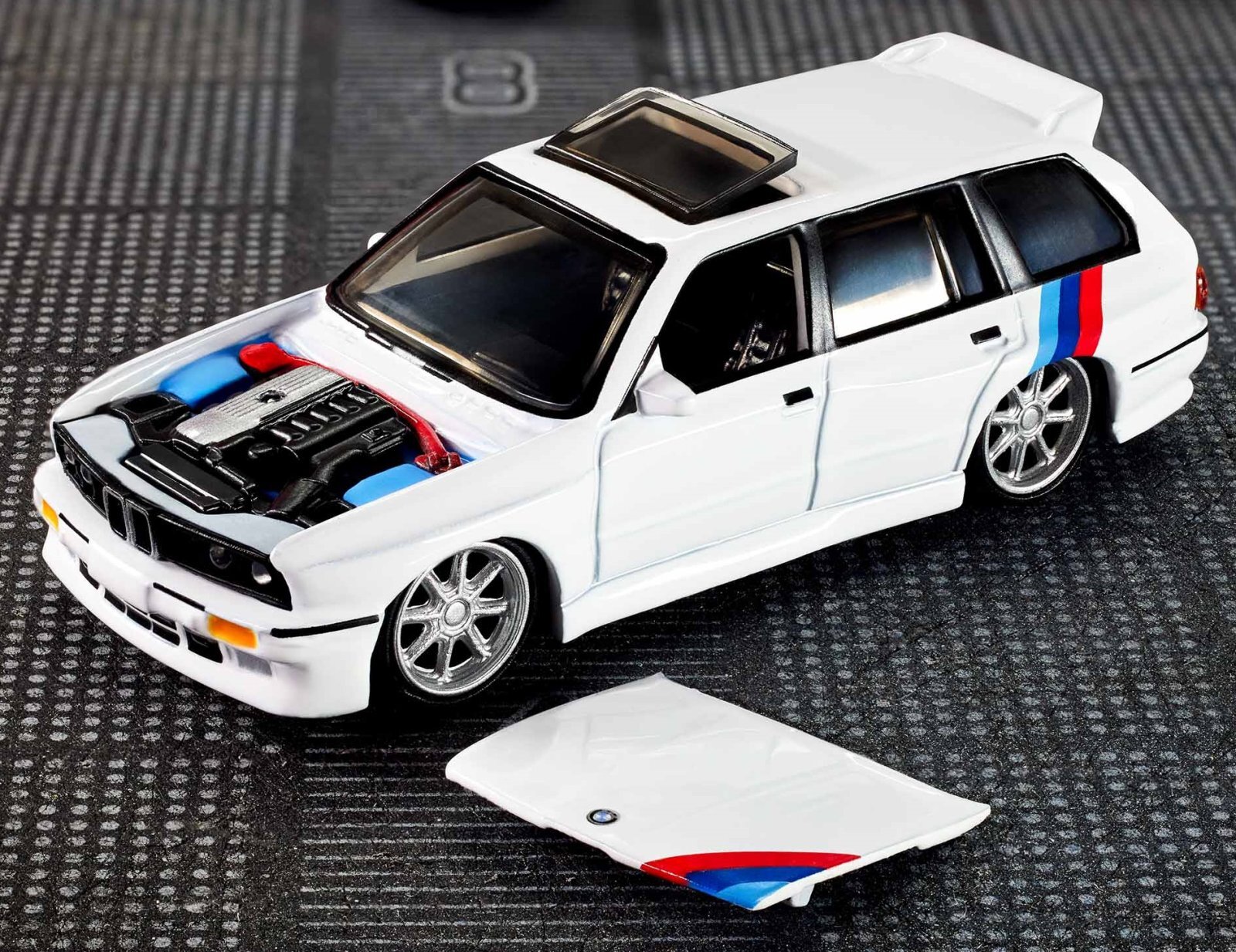 画像: 2024 RLC EXCLUSIVE "ELITE 64" 【1990 BMW 318i TOURING (フード脱着タイプ)】WHITE/RR