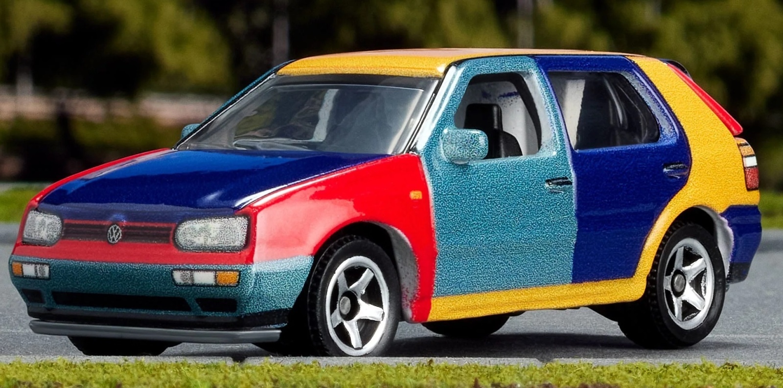 画像: 2024 MATTEL CREATIONS EXCLUSIVE 【1995 VOLKSWAGEN GOLF MK3 (トランク開閉）】YELLOW-RED-GREEN-BLUE/RR (予約不可）