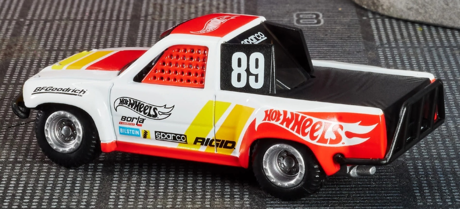 画像: 2024 RLC EXCLUSIVE "ELITE 64" 【1989 TOYOTA HILUX STADIUM TRUCK】WHITE/RR