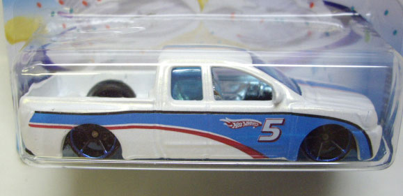 画像: 2010 WALMART EXCLUSIVE HAPPY BIRTHDAY! 【NISSAN TITAN】　WHITE/O5