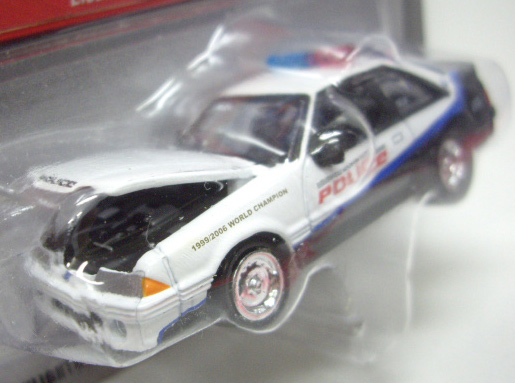 画像: JOHNNY LIGHTNING 2.0  R5 【"LIEUTENANT TIM BROWN"1987 FORD MUSTANG】 WHITE-BLACK