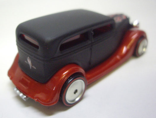 画像: LOOSE - LARRY'S GARAGE CHASE 【'34 FORD SEDAN】　FLAT BLACK/RR  (セットばらし・サイン付き）