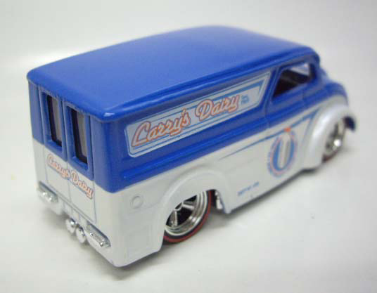 画像: LOOSE - LARRY'S GARAGE 21CAR SET 【DAIRY DELIVERY】　WHITE-BLUE/RR (CHASE)