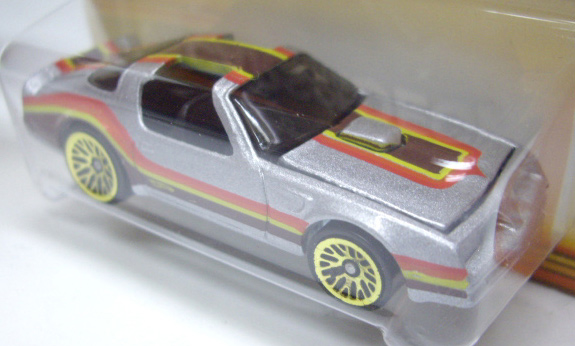 画像: 2011 WALMART EXCLUSIVE "CARS OF THE DECADES" 【HOT BIRD】 SILVER/LACE