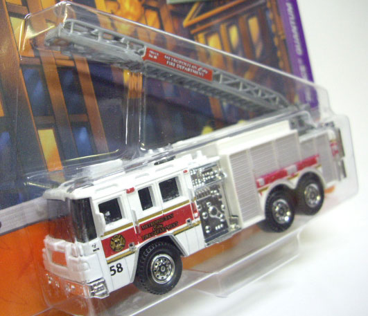 画像: REAL WORKING RIGS 【PIERCE QUANTUM AERIAL LADDER】 WHITE